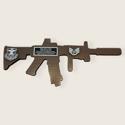 Dark pine M4 Rifle plaque with black/silver plate and wood coins