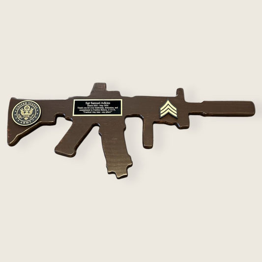 Dark pine M4 Rifle plaque with black/gold plate and wood coins