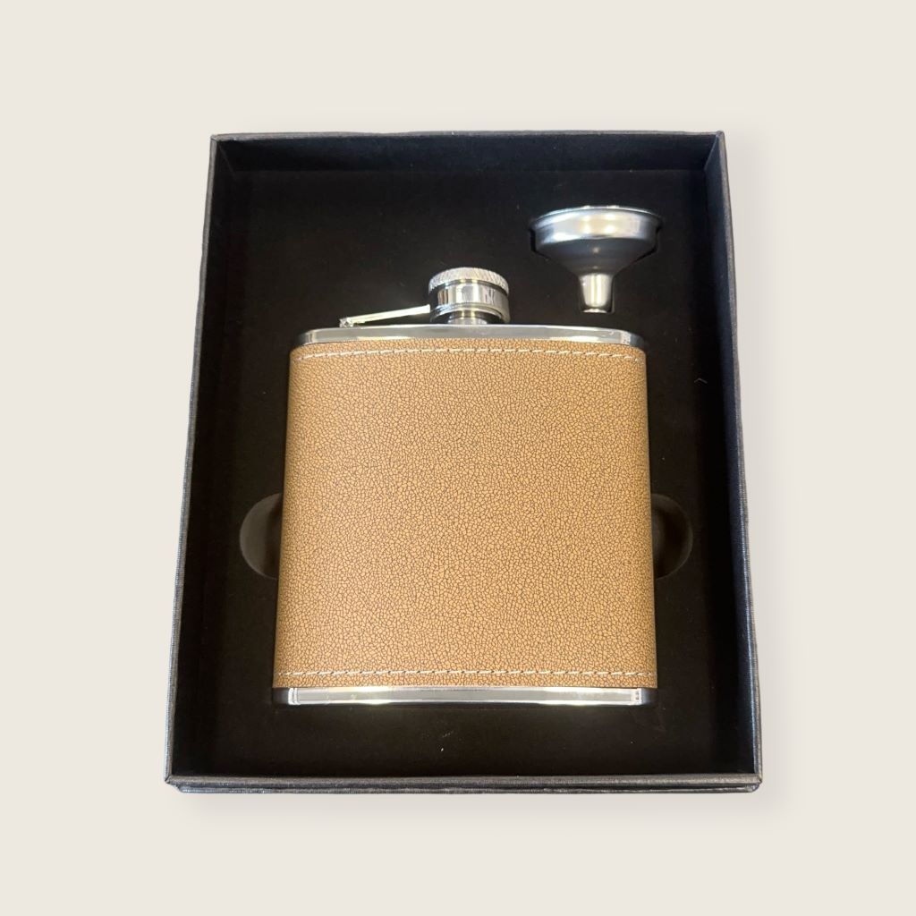 leatherette flask set display